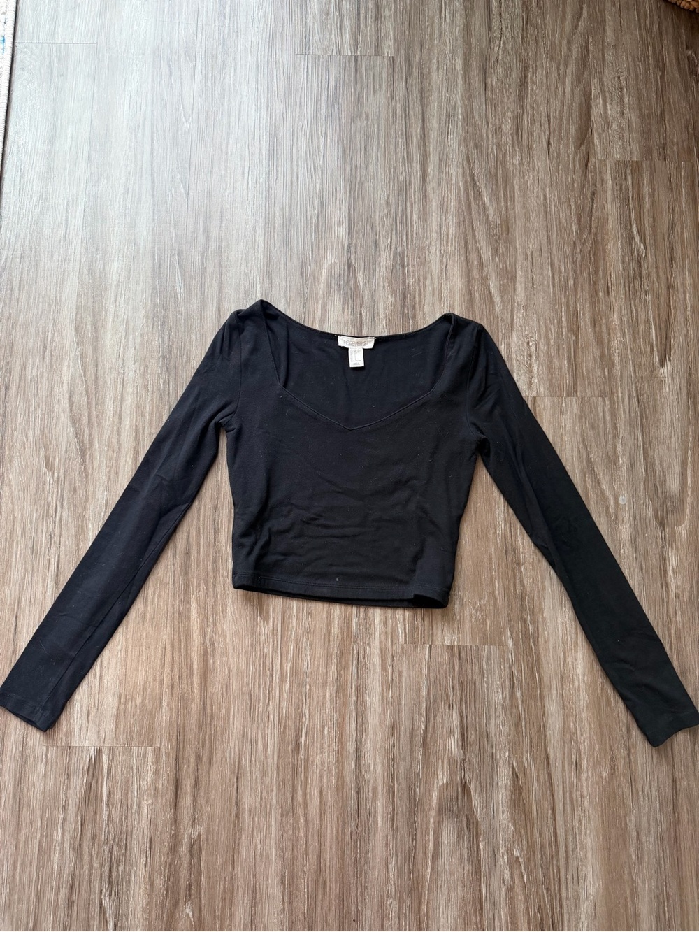 Forever 21 Black Long-Sleeve Cropped Scoop Top